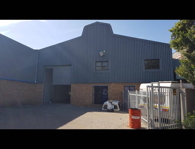 450M² FACTORY TO LET IN TRIANGLE FARM